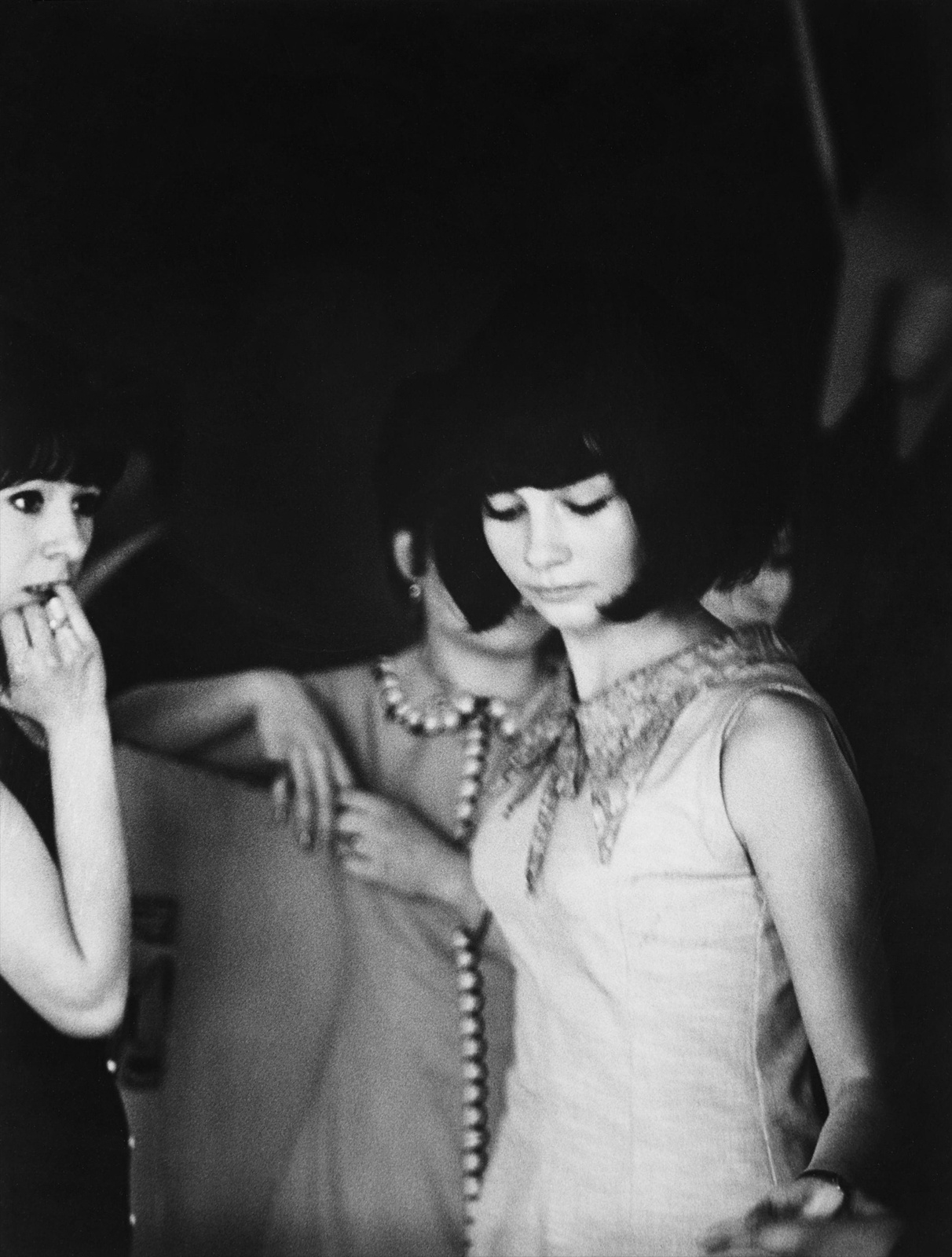 Alfred Eisenstaedt, Three Young Women From The Parisians, 1963