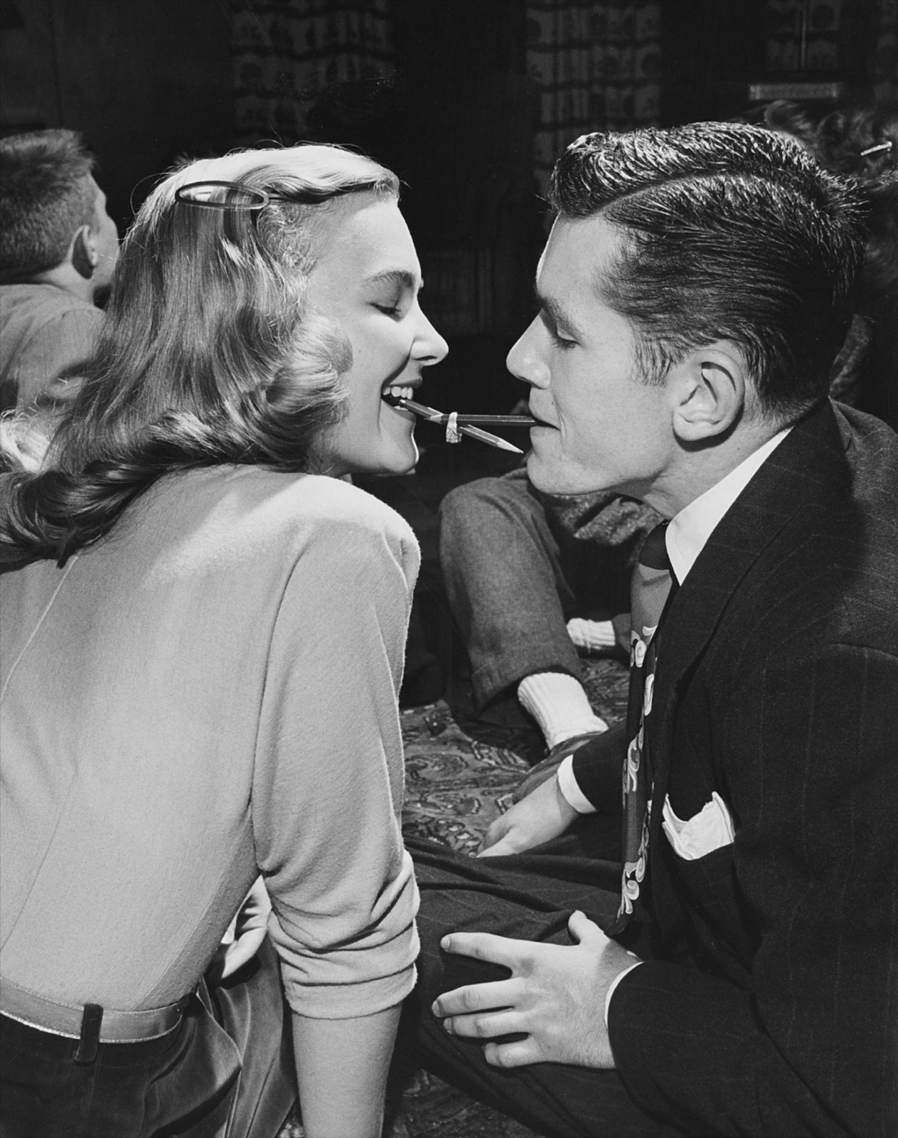 Alfred Eisenstaedt, Teenagers Jessany Hines And John Shawver Both 17 Of Oklahoma City, Play Pass The Ring From Pencil To Pencil, 1948