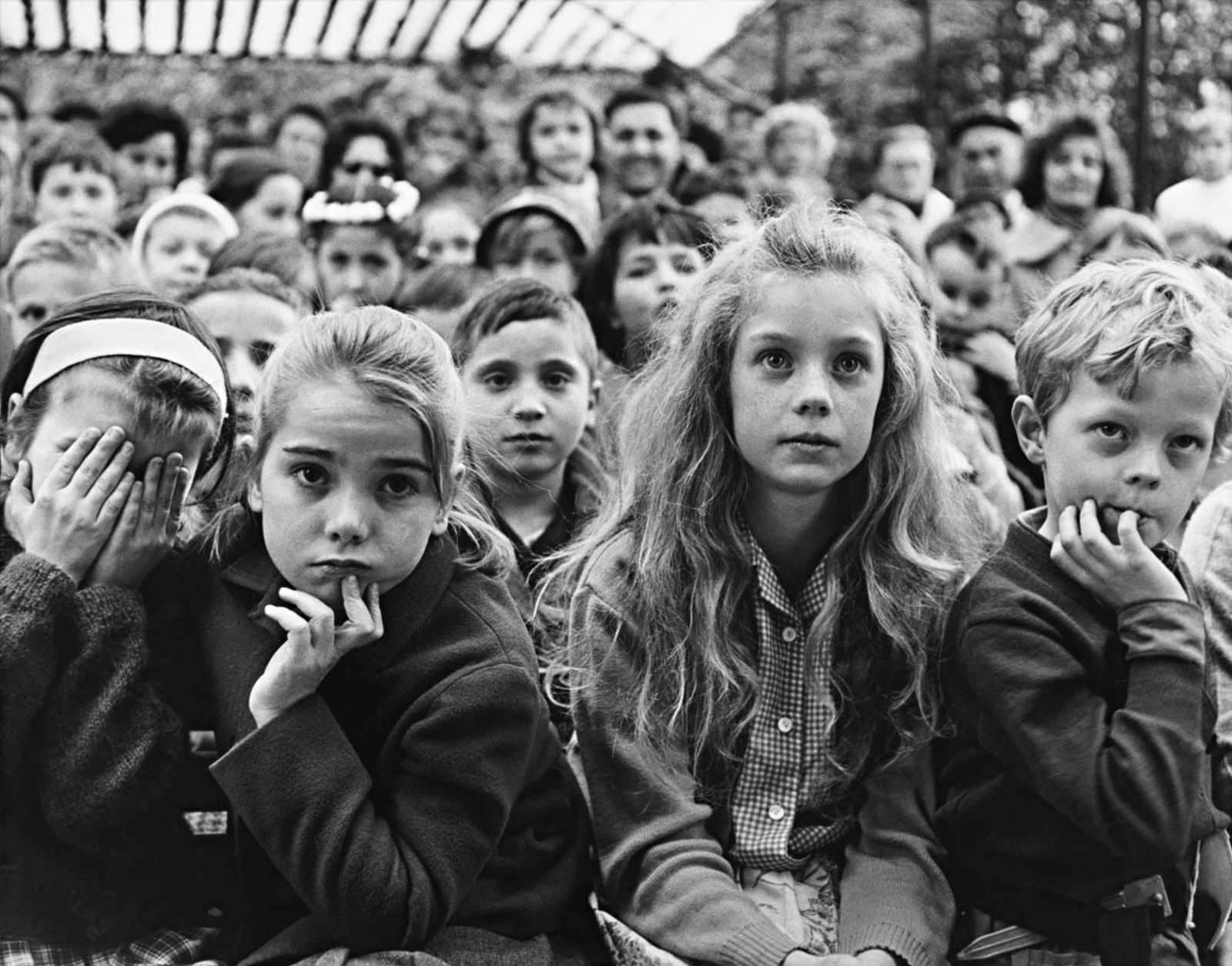 Alfred Eisenstaedt, Children At The Puppet Theatre Study 2, Paris, France, 1963