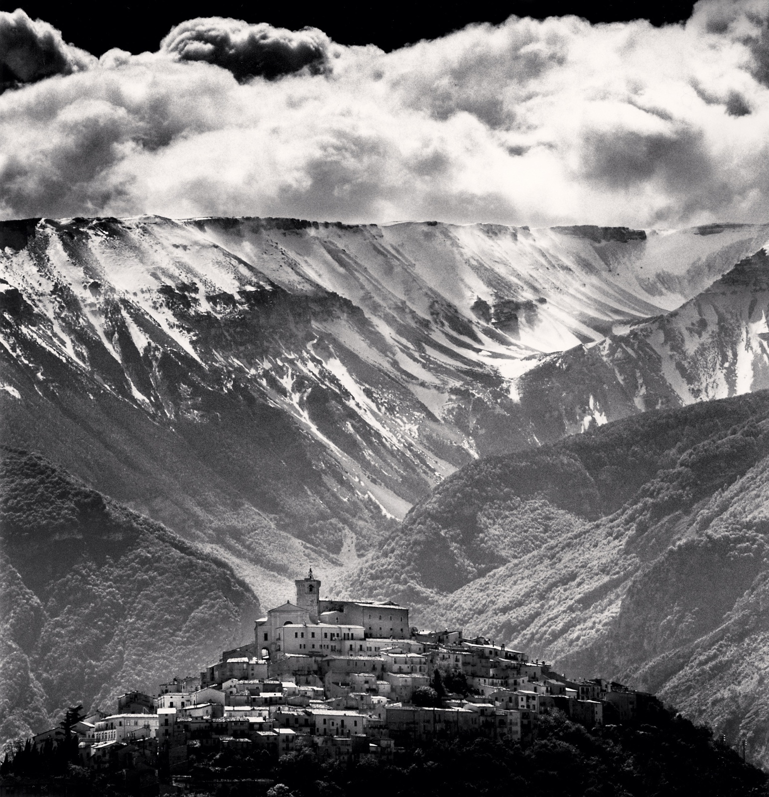 Michael Kenna, Gathering Clouds, Casoli, Abruzzo, Italy, 2016