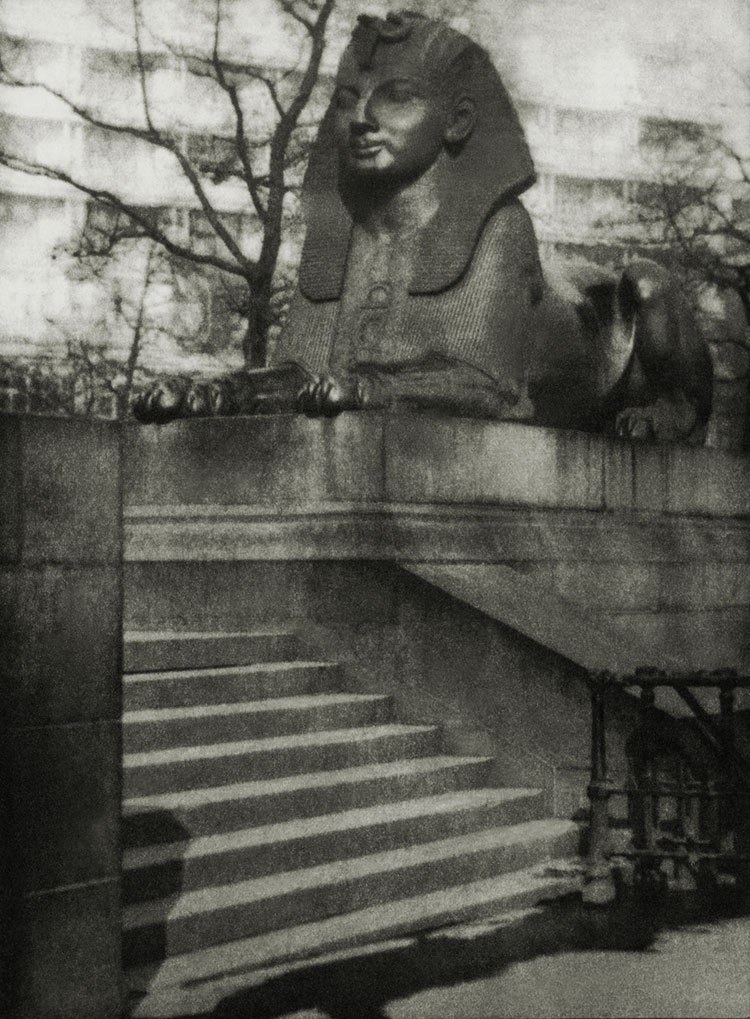 Alvin Langdon Coburn, On The Embankment, London, 1909