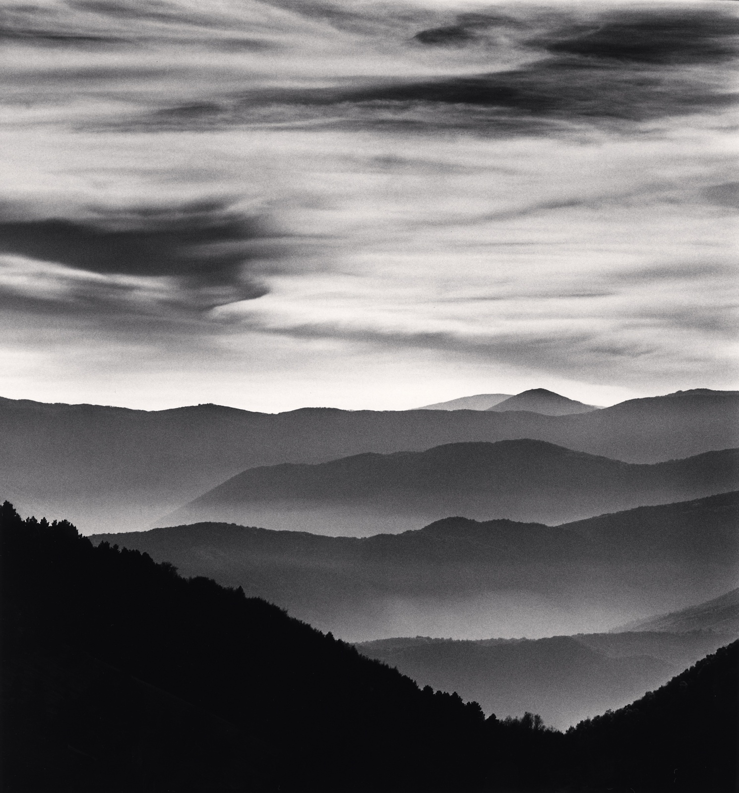 Michael Kenna, Distant Mountains, Passo delle Capannelle, Pizzoli, Abruzzo, Italy, 2015