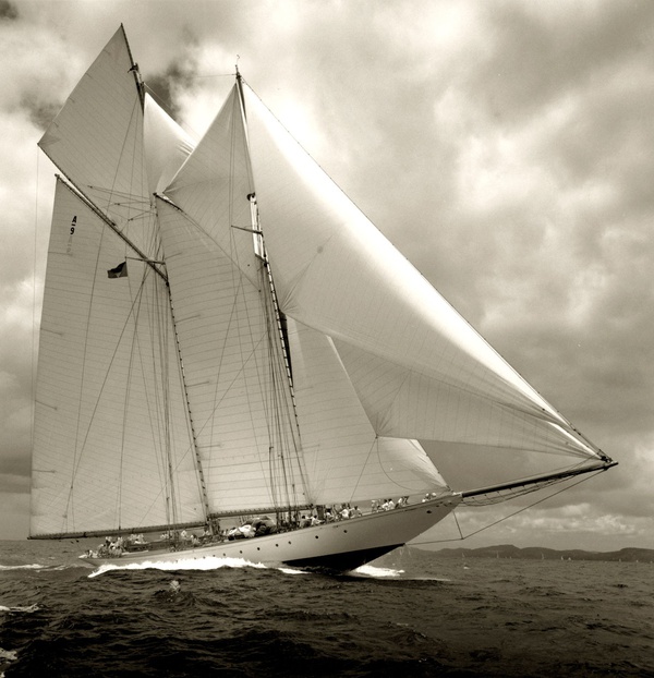 Michael Kahn, Elena, Antigua