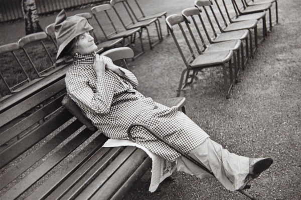 Henri Cartier-Bresson, Hyde Park in the Grey Drizzle, London, 1937