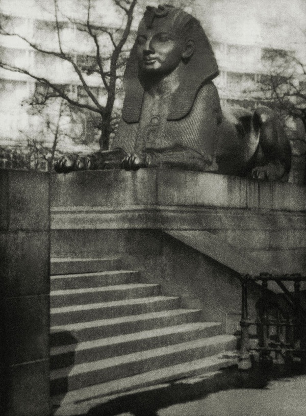 Alvin Langdon Coburn, On The Embankment, London, 1909