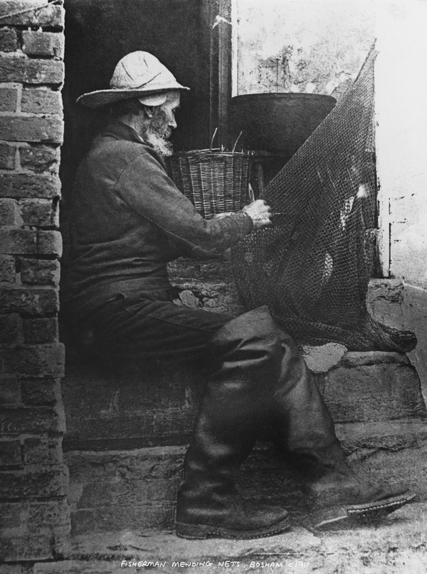Bosham Gallery Archive, Fisherman Mending Nets, Bosham, Sussex, England c1911